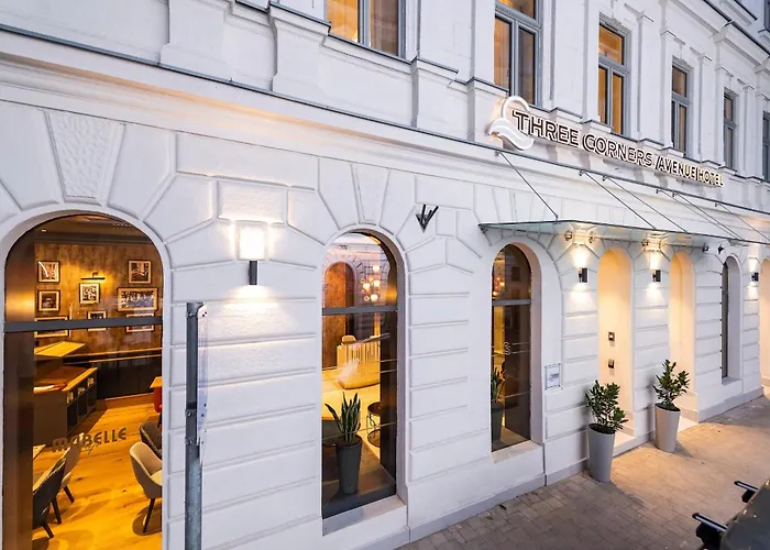 Three Corners Avenue Hotel